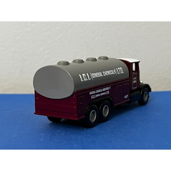 Lledo No 77001 Diecast Model Of A 1937 Scammell Tanker - I.C.I. CHEMICALS LTD - Picture 4 of 9